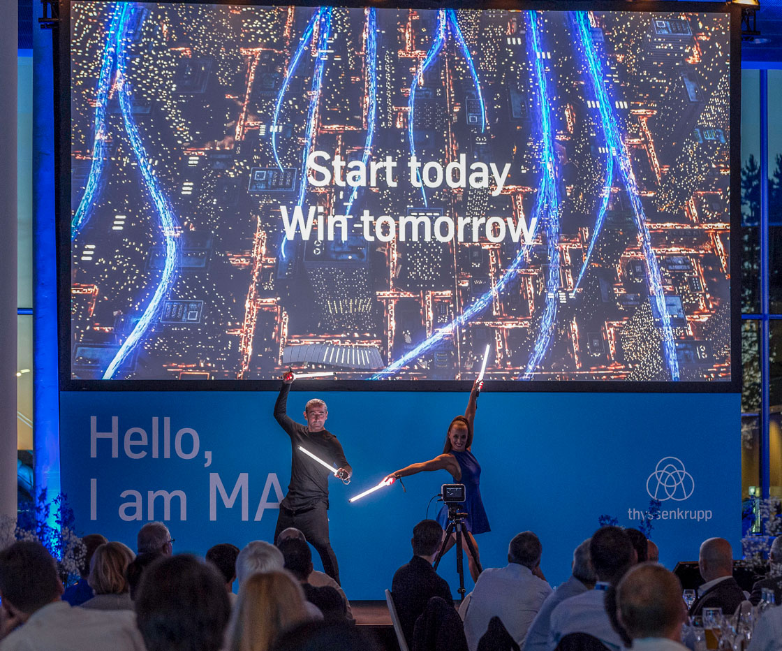  Referenz - thyssenkrupp - „Hello, I am MAX!“